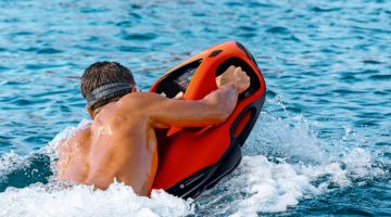 Seabob disponible a bordo del yate, ideal para exploración subacuática y actividades acuáticas emocionantes.